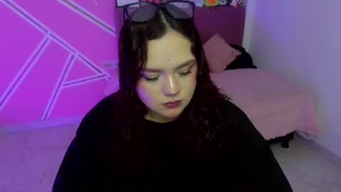 Snapshot of koning_moretti chatting on 05.16.26 camila online show from 05.16.26