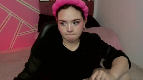 Snapshot of koning_moretti chatting on 05.23.26 camila online show from 05.23.26