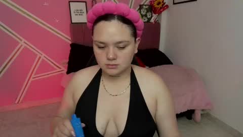 Snapshot of koning_moretti chatting on 05.25.26 camila online show from 05.25.26