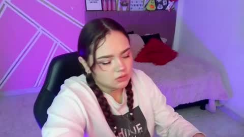 Snapshot of koning_moretti chatting on 07.11.26 camila online show from 07.11.26