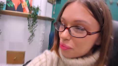 Snapshot of kossie_ chatting on 12.08.24 kossie_ online show from 12.08.24