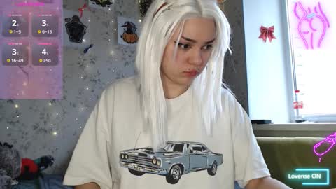 Snapshot of kotik_meov chatting on 12.17.25 kotik_meov online show from 12.17.25