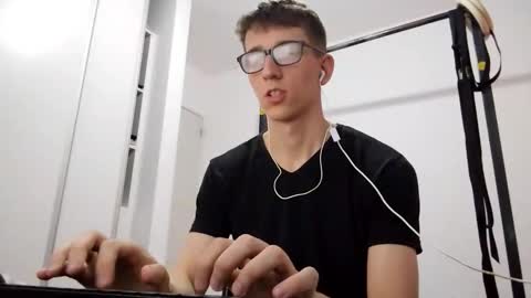 Snapshot of kpo10 chatting on 12.14.25 Facu online show from 12.14.25