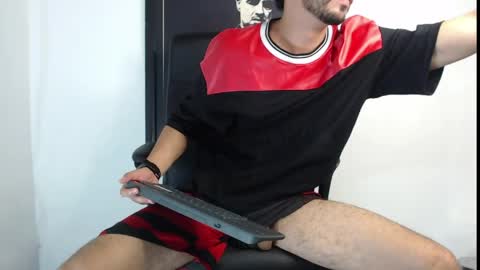 Snapshot of kratoswolf chatting on 05.20.26 kratoswolf online show from 05.20.26