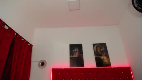 kriss_sweetboobs online show from 02.09.25