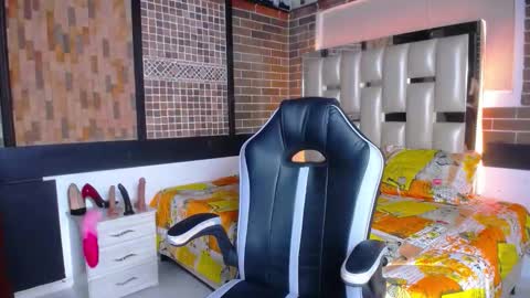 kriss_sweetboobs online show from 09.16.25