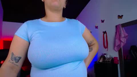 kriss_sweetboobs online show from 11.20.25