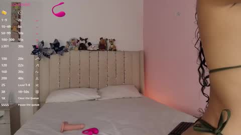 Snapshot of krissell_ chatting on 12.19.25 SammyKrissell online show from 12.19.25