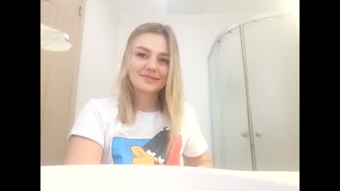 Snapshot of krisssexi chatting on 02.14.25 KrissSexi online show from 02.14.25