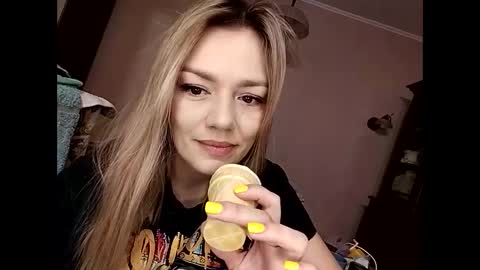 Snapshot of krisssexi chatting on 02.21.25 KrissSexi online show from 02.21.25