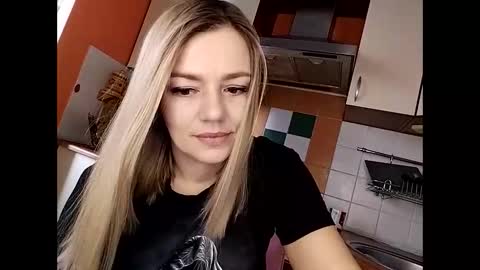 Snapshot of krisssexi chatting on 02.24.25 KrissSexi online show from 02.24.25