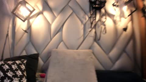 Snapshot of kristakinnky chatting on 10.20.25 BETANIA online show from 10.20.25