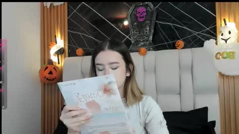 Snapshot of kristal_joi_dl chatting on 10.22.25 kristal online show from 10.22.25