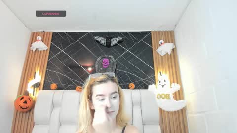 Snapshot of kristal_joi_dl chatting on 10.26.25 kristal online show from 10.26.25