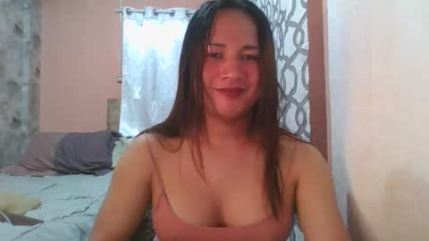 Snapshot of kristalheart chatting on 10.08.25 krunchee online show from 10.08.25