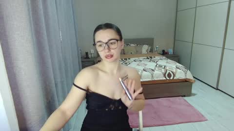 twitter    Annemarye 23 online show from 03.29.26