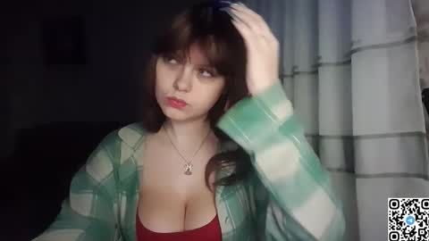 Snapshot of kristibloom chatting on 10.11.25 Christie online show from 10.11.25