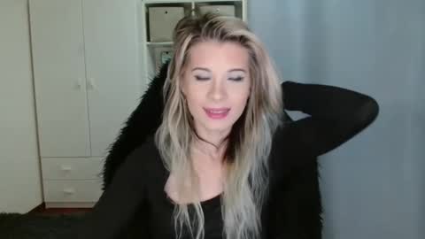 KristineAmore online show from 11.11.25