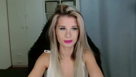 KristineAmore online show from 11.12.25