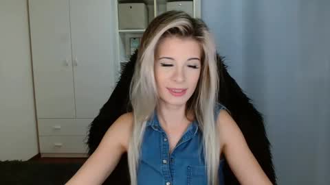 KristineAmore online show from 11.18.25