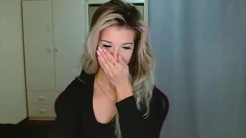 KristineAmore online show from 12.15.25