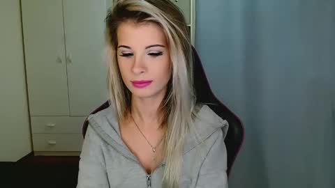 KristineAmore online show from 12.18.25