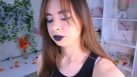 Snapshot of kristinemckerley chatting on 10.28.25 Sofia online show from 10.28.25