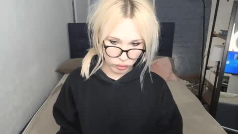 Snapshot of kristydollx chatting on 04.13.26 Kristy online show from 04.13.26