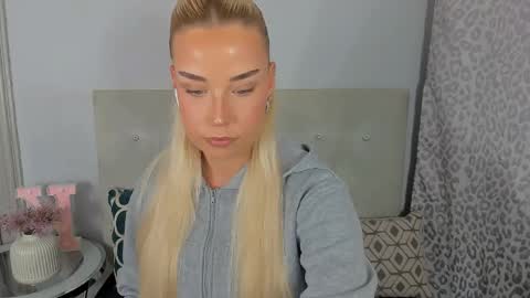 Snapshot of kristyflowers chatting on 05.11.26 KristyFlowers online show from 05.11.26