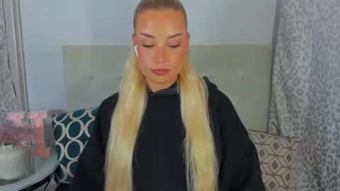 Snapshot of kristyflowers chatting on 06.14.26 KristyFlowers online show from 06.14.26