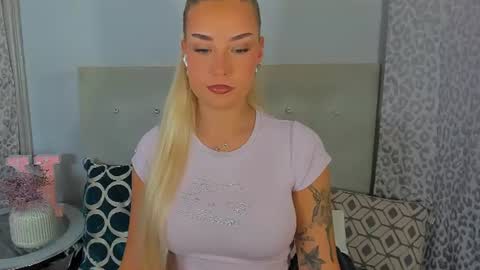 Snapshot of kristyflowers chatting on 06.18.26 KristyFlowers online show from 06.18.26