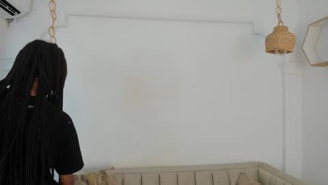 Snapshot of kristyl_paez chatting on 10.03.25 Cristina online show from 10.03.25