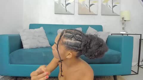 Snapshot of kristyl_paez chatting on 10.08.25 Cristina online show from 10.08.25