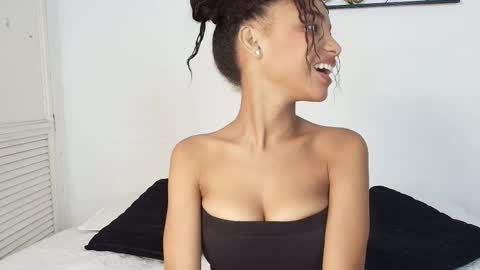 Snapshot of kristyl_paez chatting on 10.15.25 Cristina online show from 10.15.25