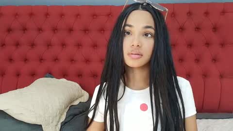 Snapshot of kristyl_paez chatting on 11.07.25 Cristina online show from 11.07.25