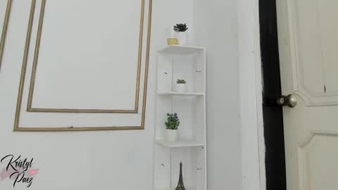 Snapshot of kristyl_paez chatting on 11.22.25 Cristina online show from 11.22.25