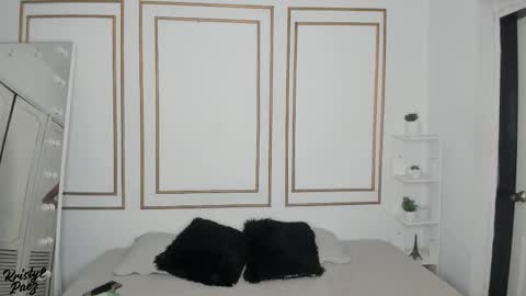 Snapshot of kristyl_paez chatting on 12.14.25 Cristina online show from 12.14.25