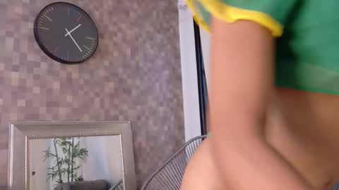 Snapshot of kristyl_paez chatting on 12.20.25 Cristina online show from 12.20.25