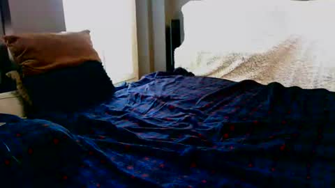 Snapshot of krisu1976 chatting on 10.26.25 krisu1976 online show from 10.26.25