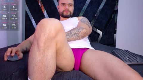 Snapshot of kroy_wood chatting on 12.16.25 Kroy Wood online show from 12.16.25