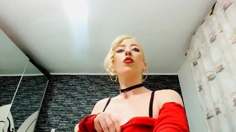 Snapshot of krystal_desire chatting on 01.03.25 krystal desire online show from 01.03.25