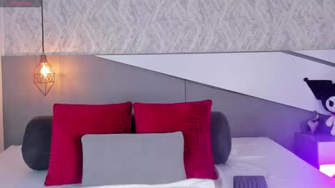 Snapshot of krystal_foxx chatting on 11.17.25 Krystal online show from 11.17.25