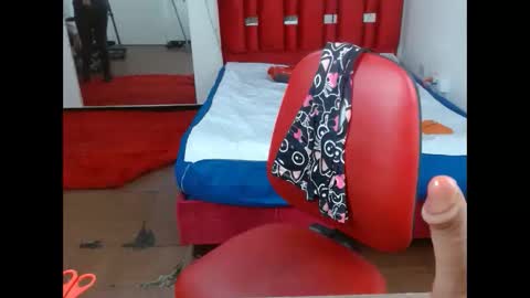 KRYSTAL THOMSON online show from 11.03.25