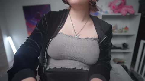 Snapshot of krystalsyxx chatting on 03.12.25 Krystal Syx online show from 03.12.25