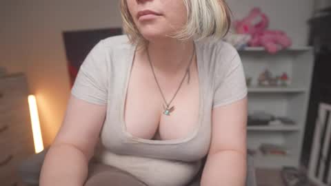 Krystal Syx online show from 11.28.25