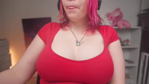 Snapshot of krystalsyxx chatting on 12.16.25 Krystal Syx online show from 12.16.25