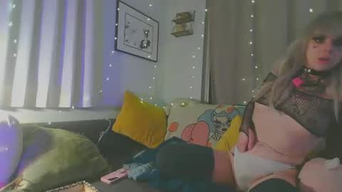 krystalvenison online show from 12.17.25