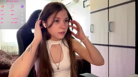 Snapshot of krystlehymel chatting on 12.15.25 Alis online show from 12.15.25