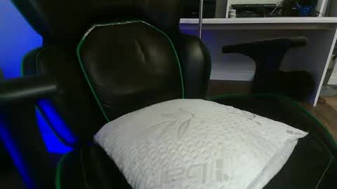 Snapshot of kt12369 chatting on 09.18.25 Kevin online show from 09.18.25