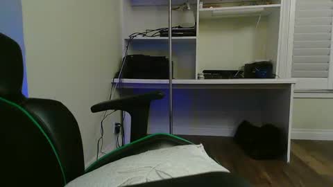 Snapshot of kt12369 chatting on 10.06.25 Kevin online show from 10.06.25